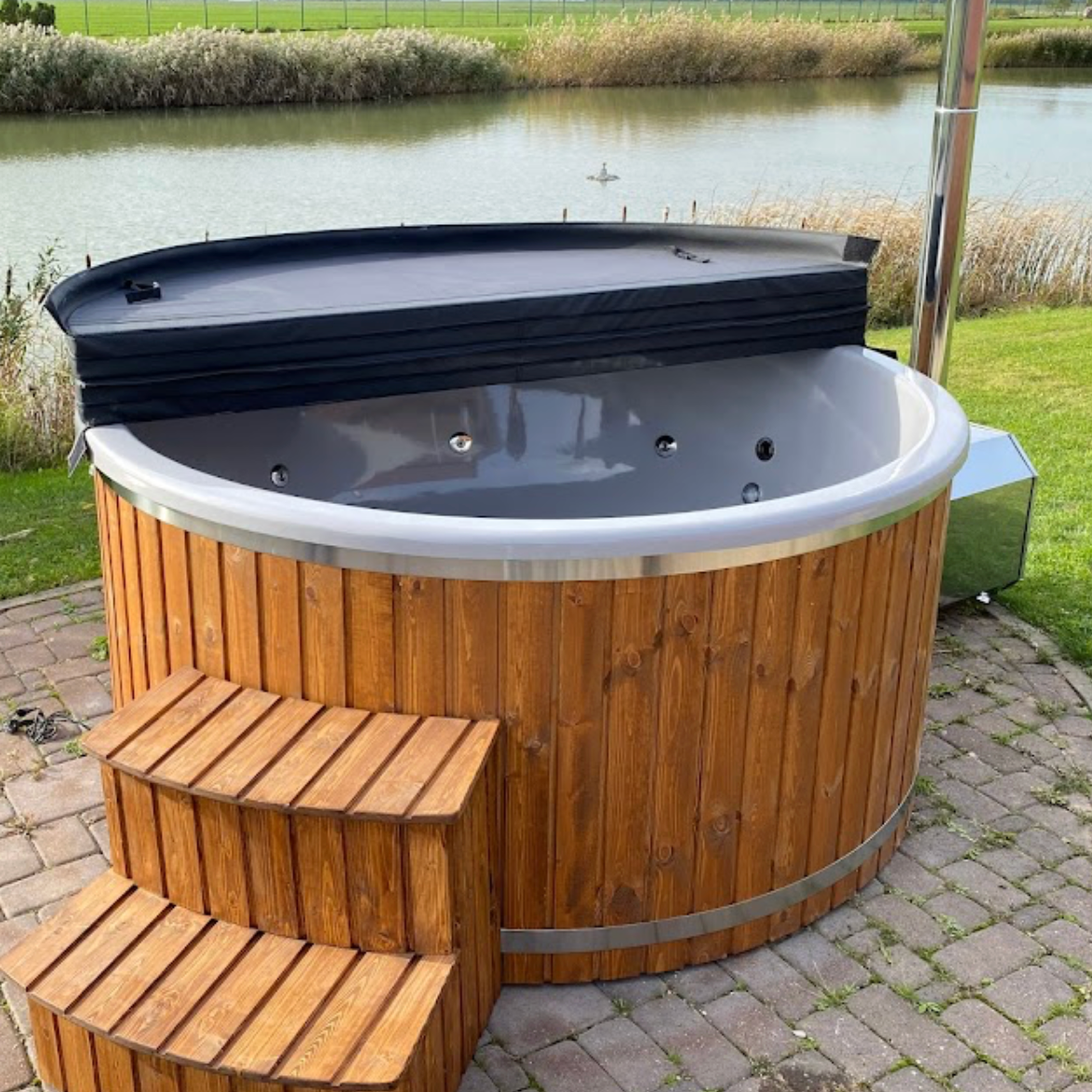 Thermowood hottub met externe kachel voor 4-6 personen