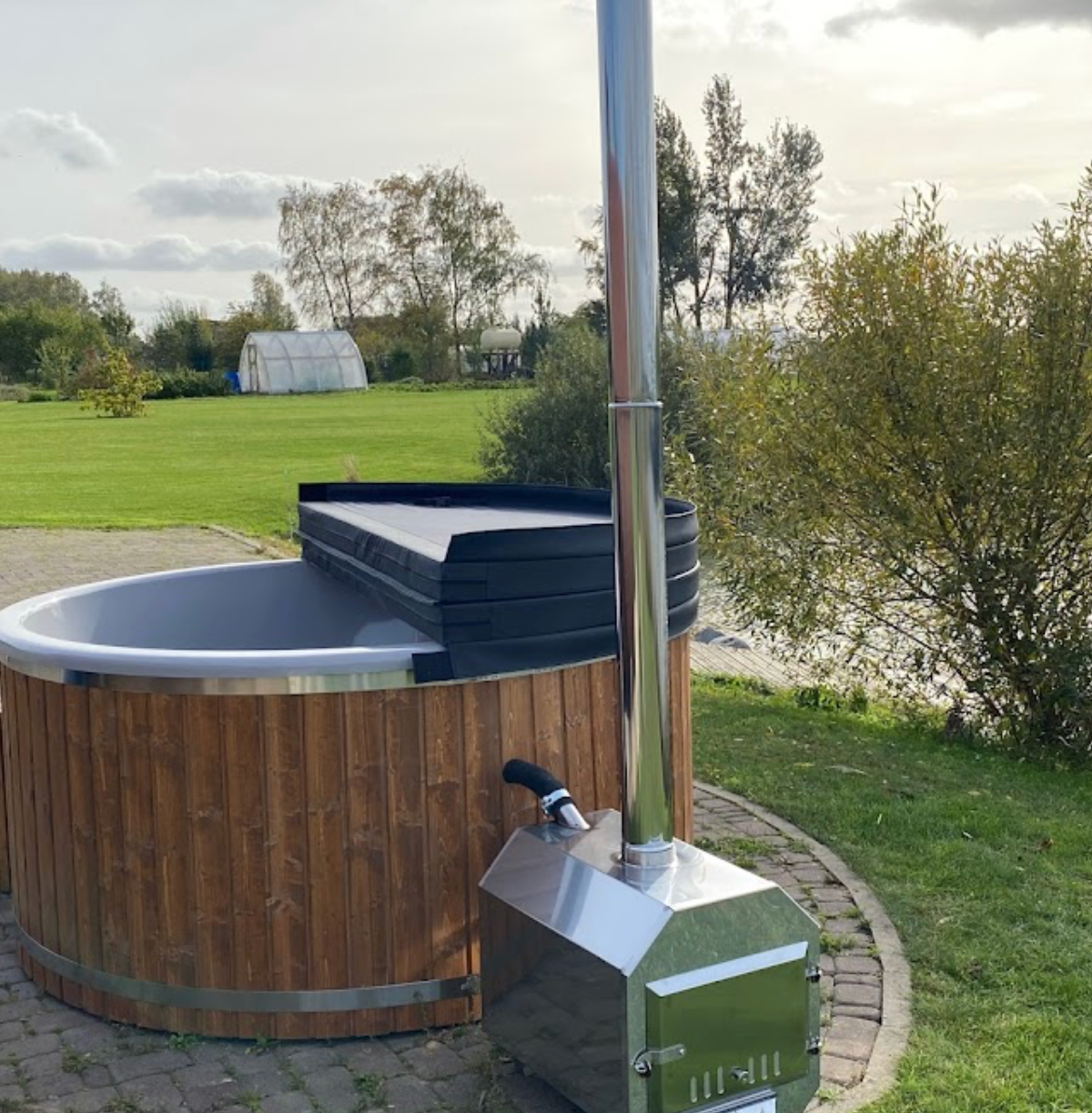 Thermowood hottub met externe kachel voor 4-6 personen